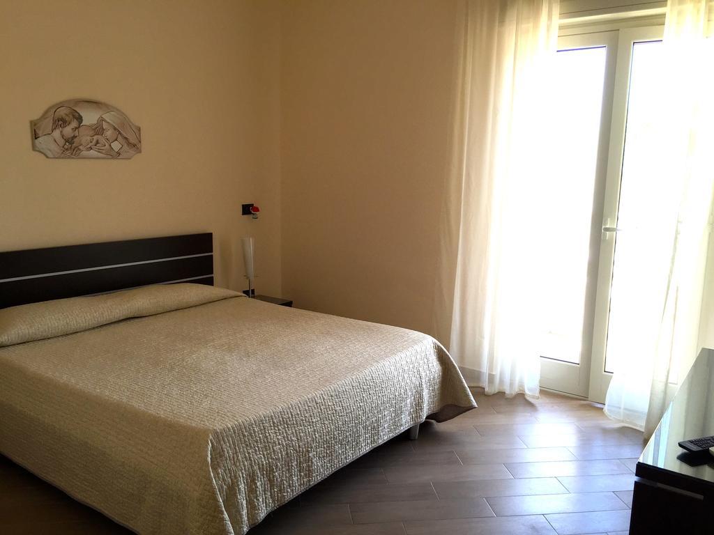 Costa Del Sol Bed & Breakfast ปอร์โต เอมเปโดเกล ภายนอก รูปภาพ