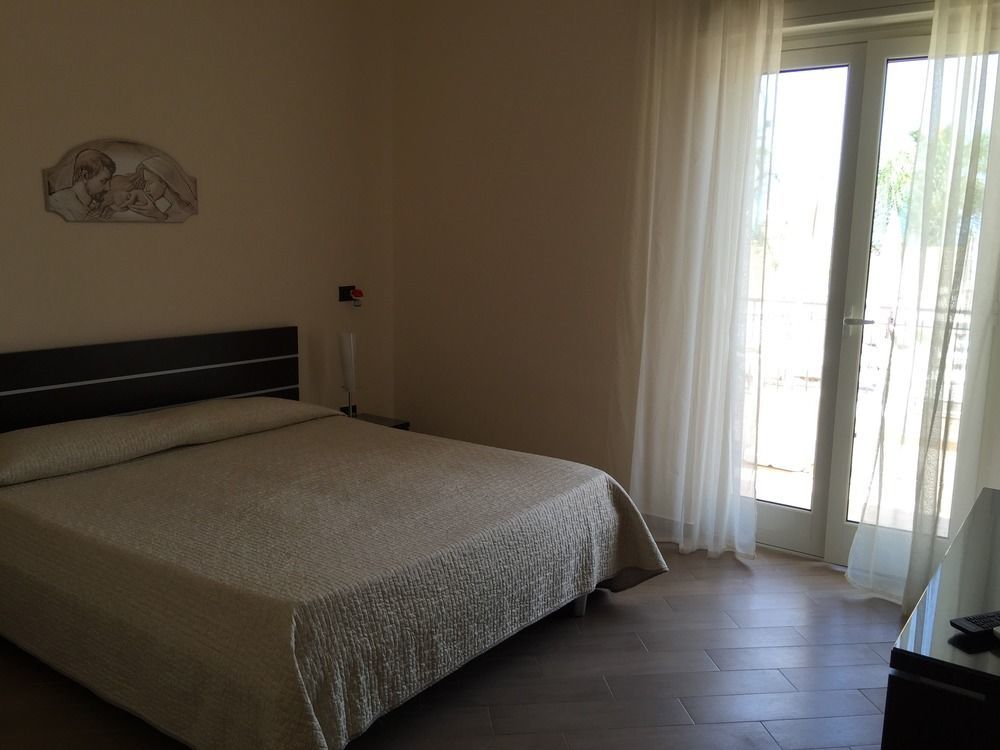 Costa Del Sol Bed & Breakfast ปอร์โต เอมเปโดเกล ภายนอก รูปภาพ